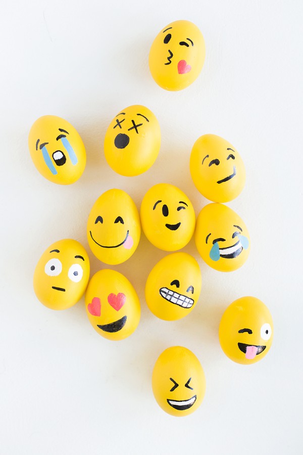 DIY-Emoji-Easter-Eggs1-600x900 DIY-Emoji-Easter-Eggs1-600x900